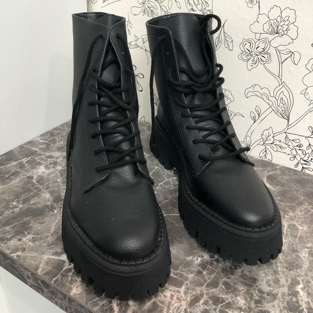 Arezzo Women's Black Lace-Up Chunky Platform Boots